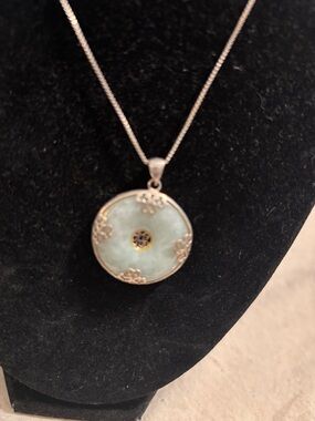 Sterling Silver Pale Green Jadeite Floral Round Pendant Necklace